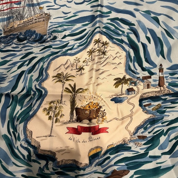 PARIS Longchamp Scarf!💫🗼🌃 - Picture 3 of 5